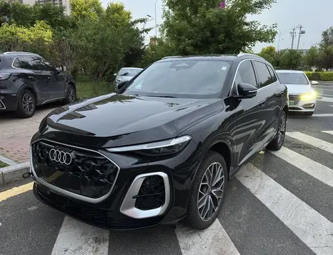 新一代奥迪Q5L街头现身，尺寸升级，搭第五代EA888发动机+华为ADS